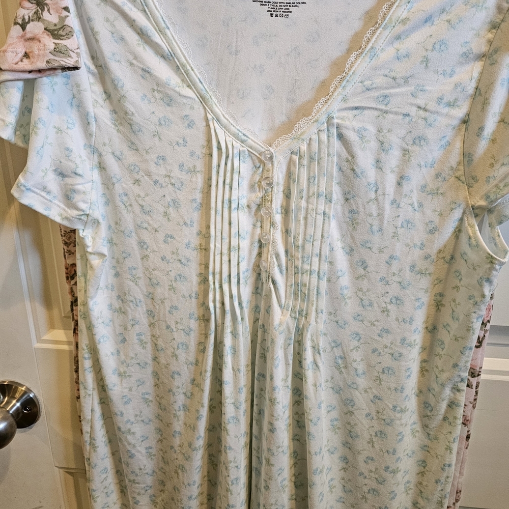 NWT Elizabeth & Nicole Sleepwear 2-Pack Nightgowns Gowns Women's Medium Floral - Picture 4 of 6